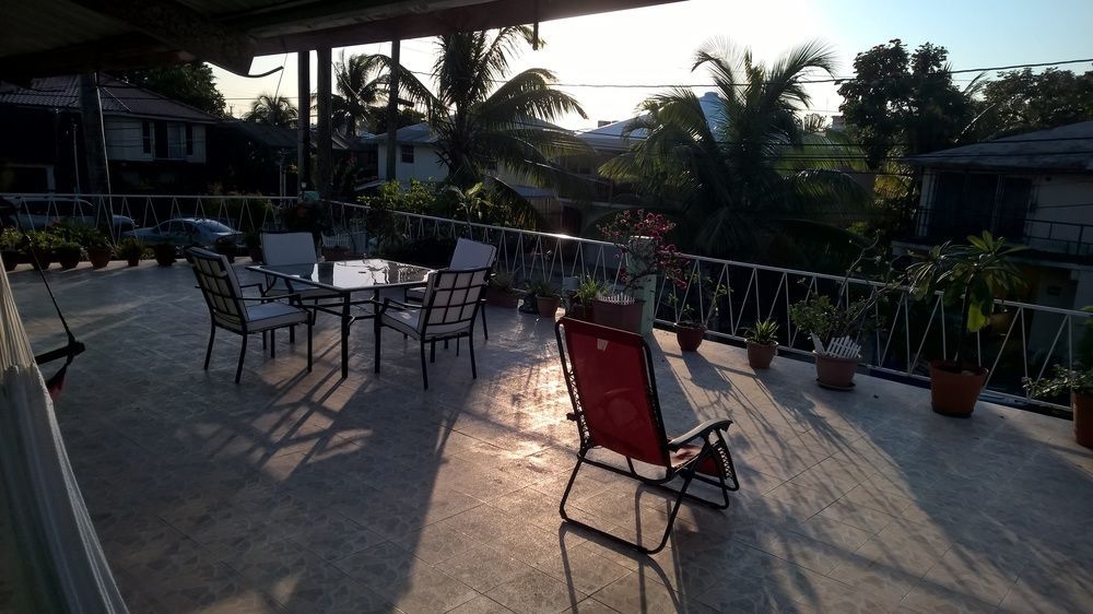 The Red Hut Inn Belize City Exteriör bild