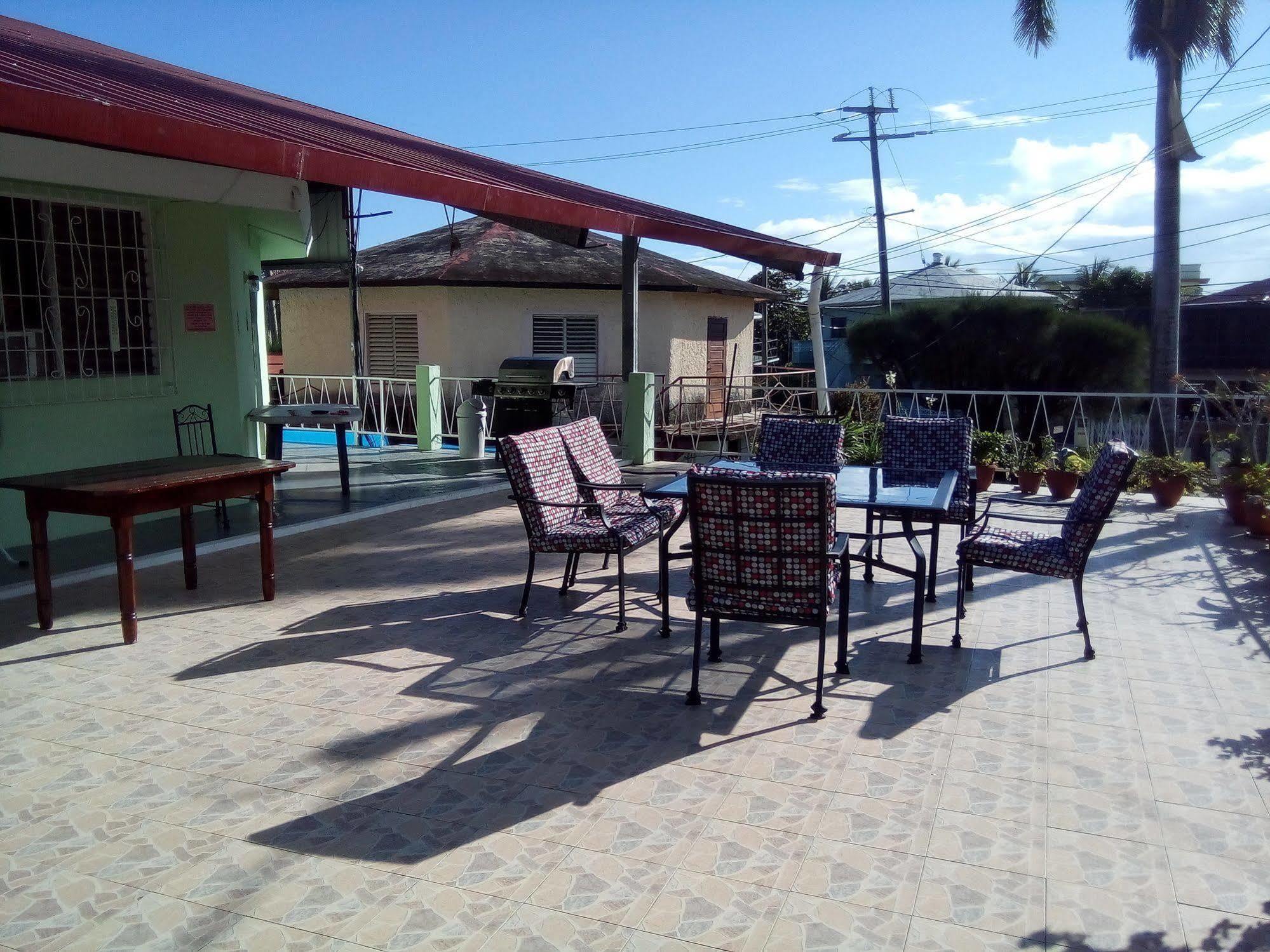 The Red Hut Inn Belize City Exteriör bild