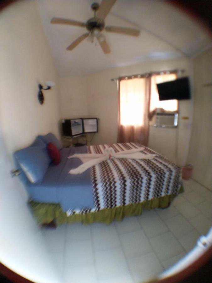 The Red Hut Inn Belize City Exteriör bild