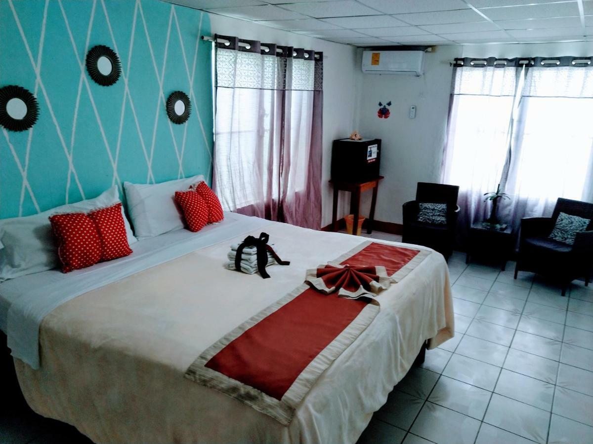 The Red Hut Inn Belize City Exteriör bild