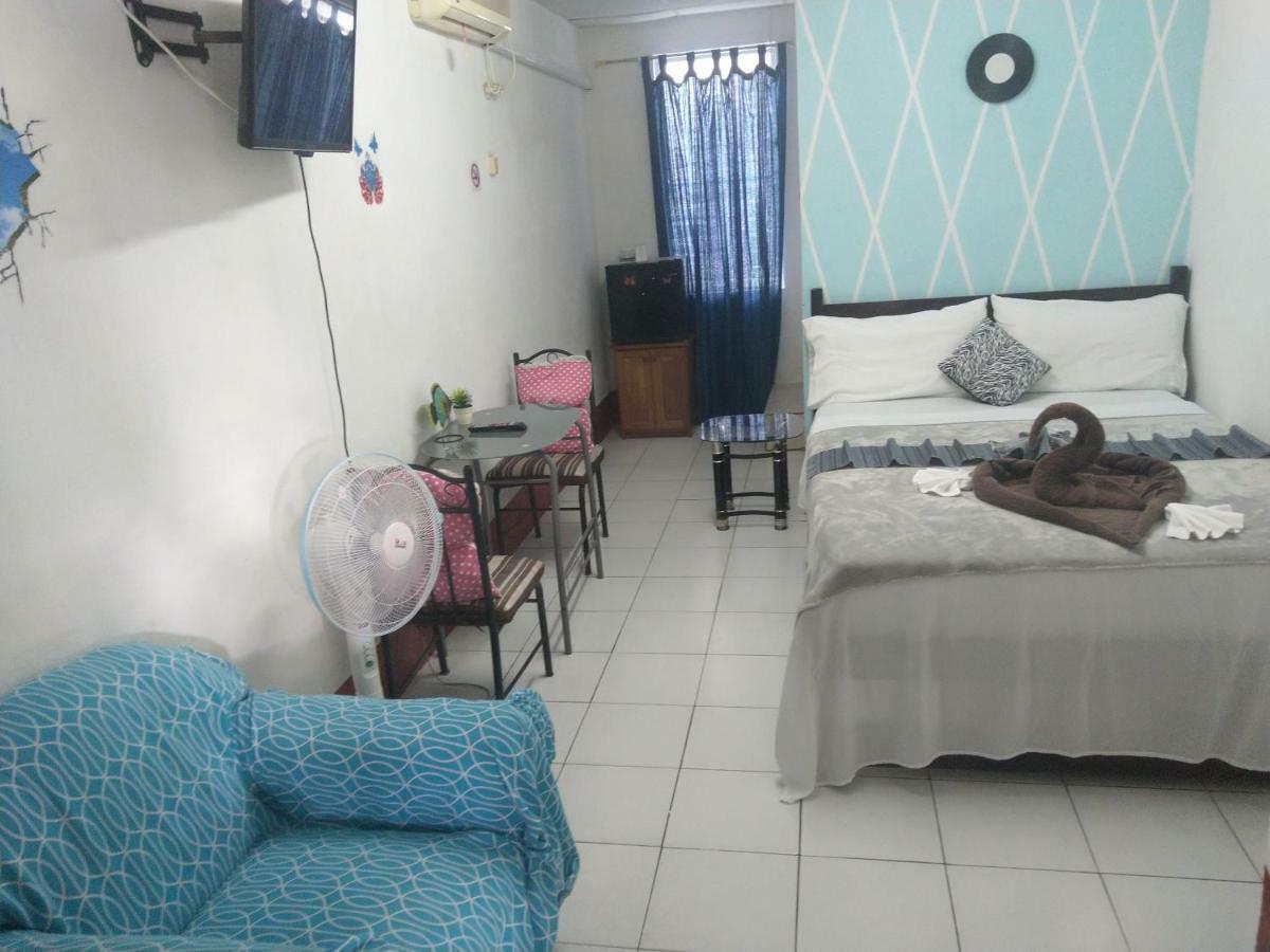 The Red Hut Inn Belize City Exteriör bild