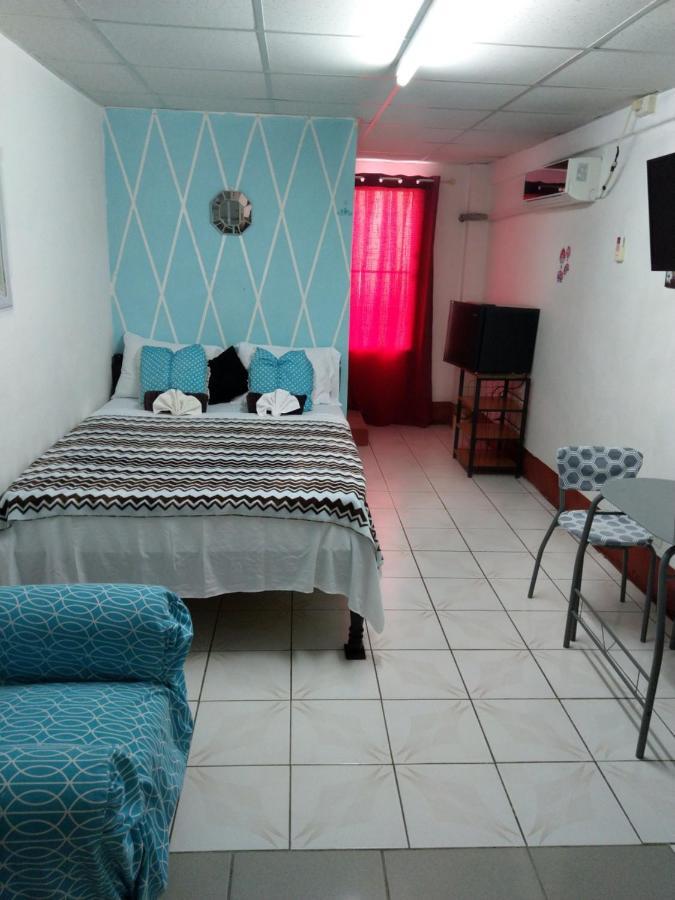 The Red Hut Inn Belize City Exteriör bild